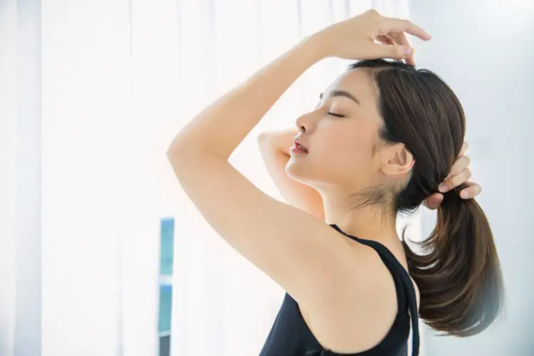 【アホ毛を抑える】おすすめ対策アイテム12選|マスカラ・オイル・スティック