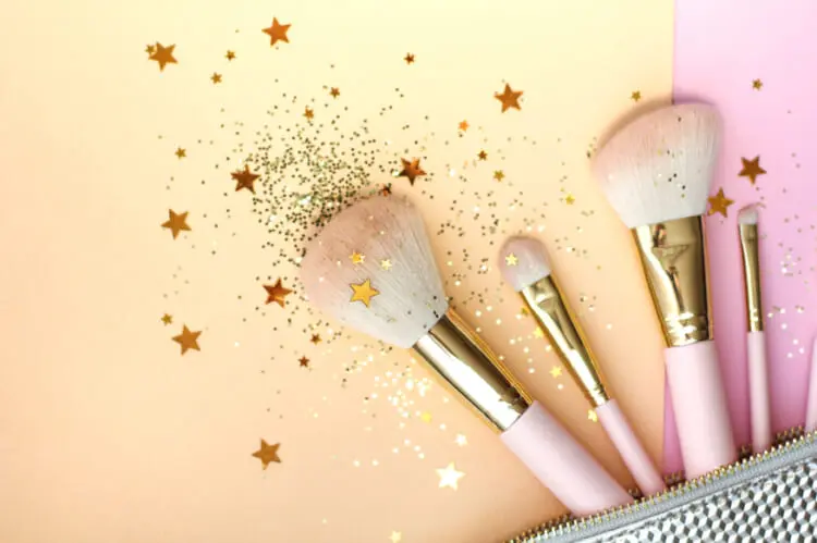 【プチプラ】メイクブラシ優秀12選!簡単にメイク上級者に。ツヤ肌にも