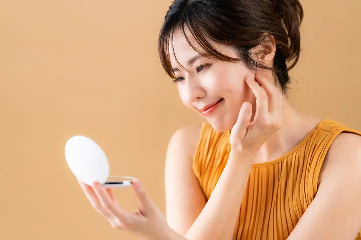 フェイスパウダー ツヤ肌 崩れない