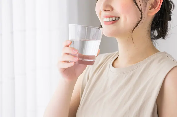 水を飲む 肌白くなる