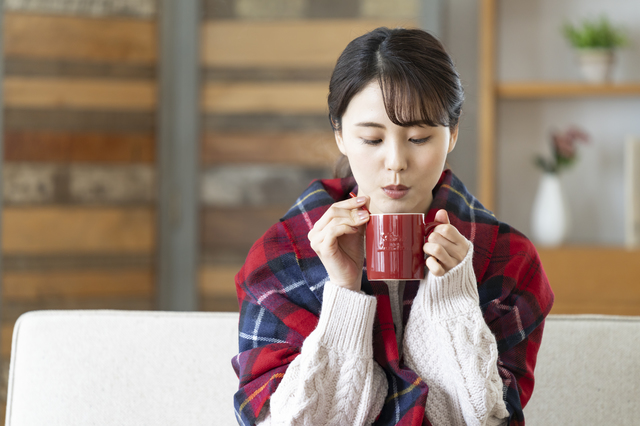 飲む