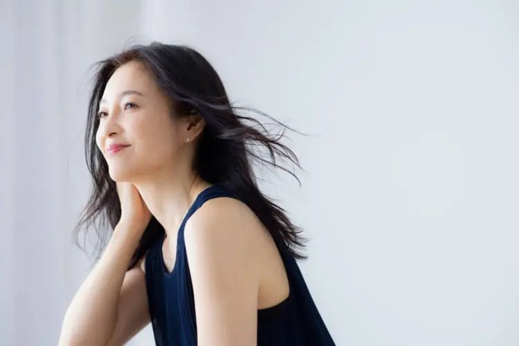 【50代】クッションファンデおすすめ12選!悩み別紹介|シミや毛穴カバーにいいのはコレ