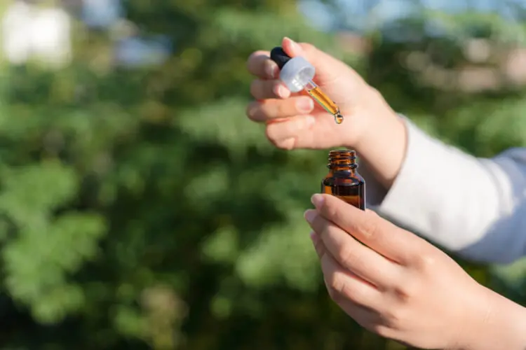 【CBDオイル】2つの効果とは。ストレスに良い?グミでもOK?寝る前のおすすめはコレ